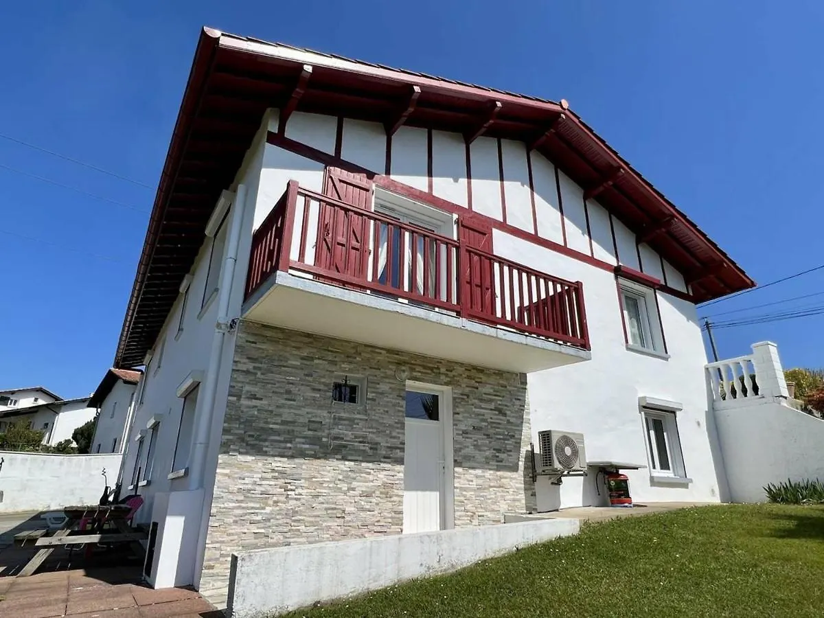 Maison T3 A Ustaritz Avec Terrasse Et Parking - Fr-1-495-7